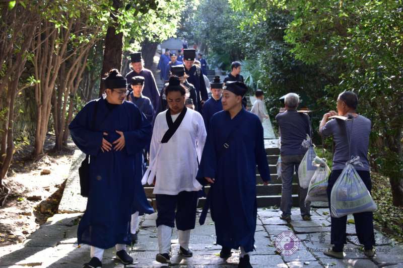 金秋十月  游學(xué)武當(dāng)---武當(dāng)山道教學(xué)院2018級(jí)本科班武當(dāng)山游學(xué)紀(jì)實(shí)